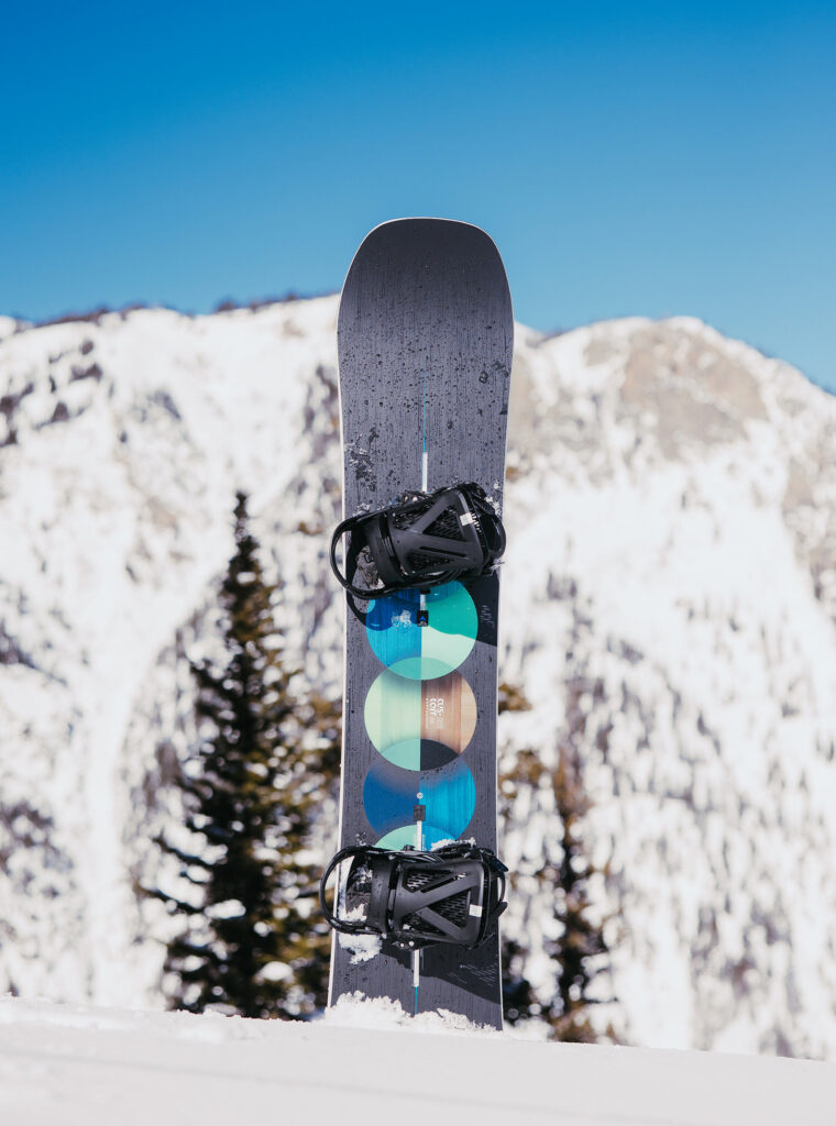 Burton スノーボード ホワイト/グリーン Product Spotlight: Burton Custom Snowboard - Sun & Ski Sports