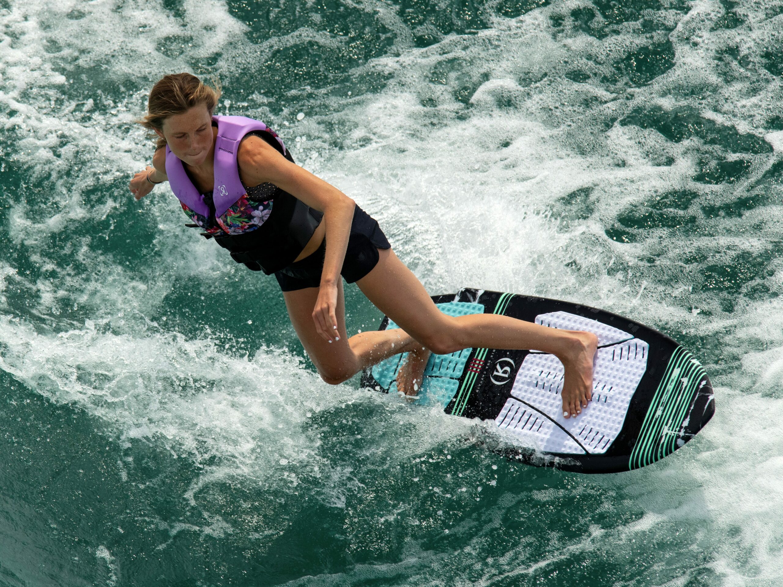 Here are the best types of wakesurf boards for beginner,, intermediate, and expert wakesurfers.